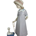 Lladro Tirando de La Carretilla Girl With Toy Wagon
